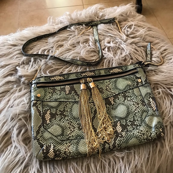 Gianni Bini Handbags - Gianni Bini Crossbody purse. Gorgeous.Never used! Gianni Bini Handbags - Gianni Bini Crossbody purse. Gorgeous.Never used!